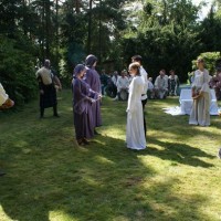 Brautpaar vor dem Priesterpaar