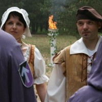 Brautpaar vor dem Priesterpaar