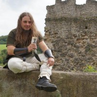 Recke mit Trinkhorn